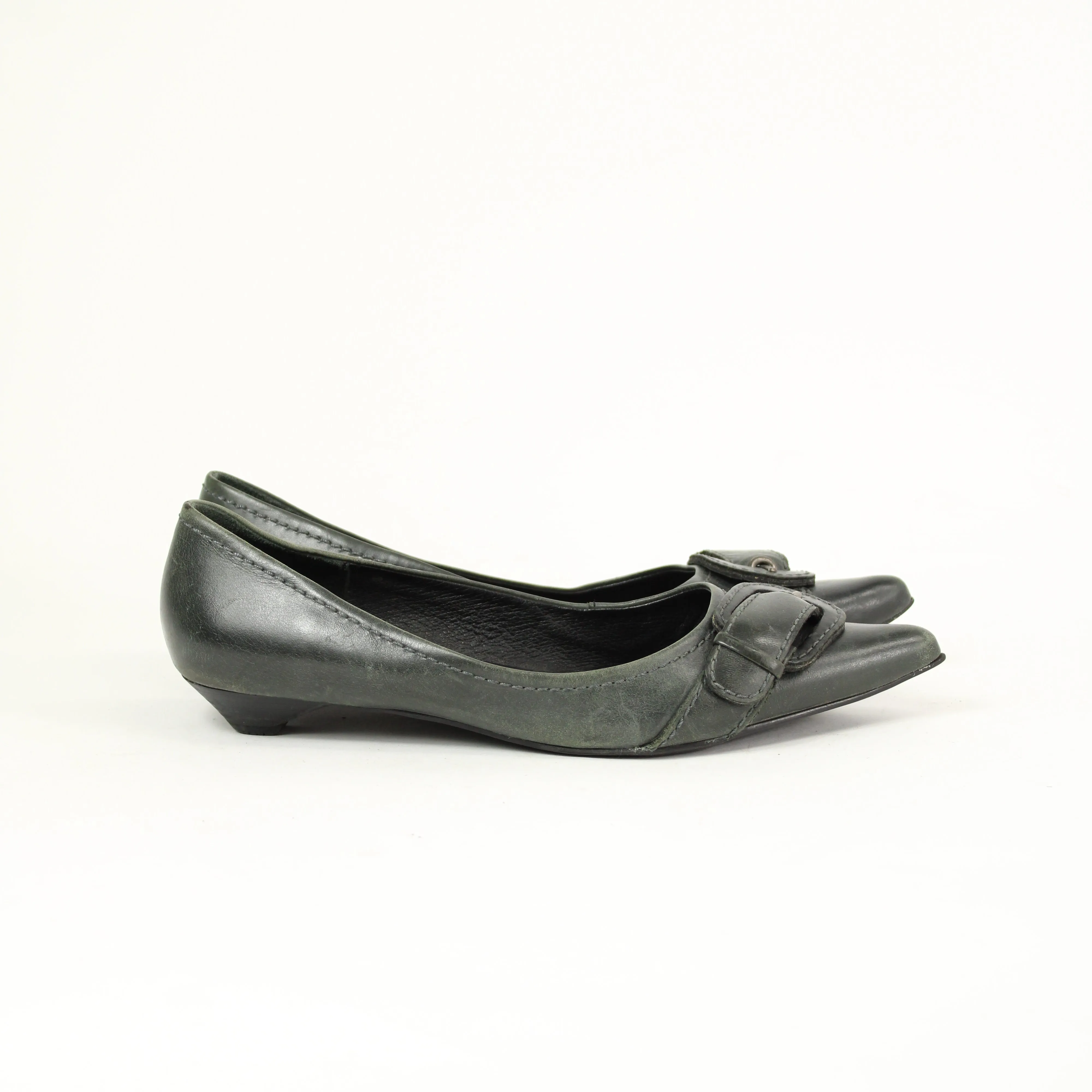Bonbons Grey Leather Pointed Toe Flats