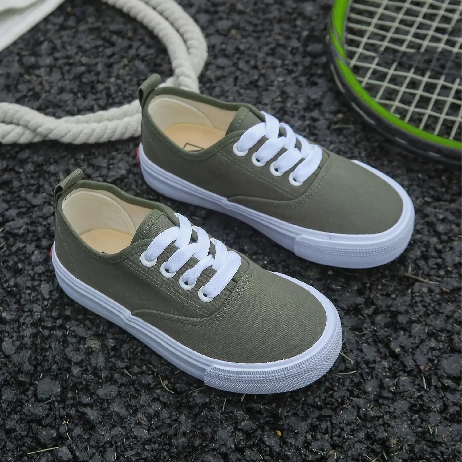 Boys and Girls Low Top Sports Shoes Lace up Canvas Children's Shoes Comfortable and Lightweight Skateboarding Shoes