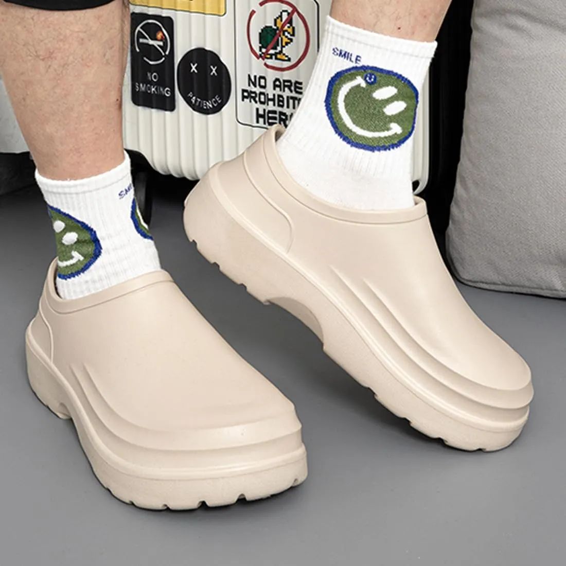 Harssidanzar Mens Clogs, Chef Shoes for Men,Garden Shoes,Slip On Work Shoes for Food Service, Garden, or Nursing HM201US