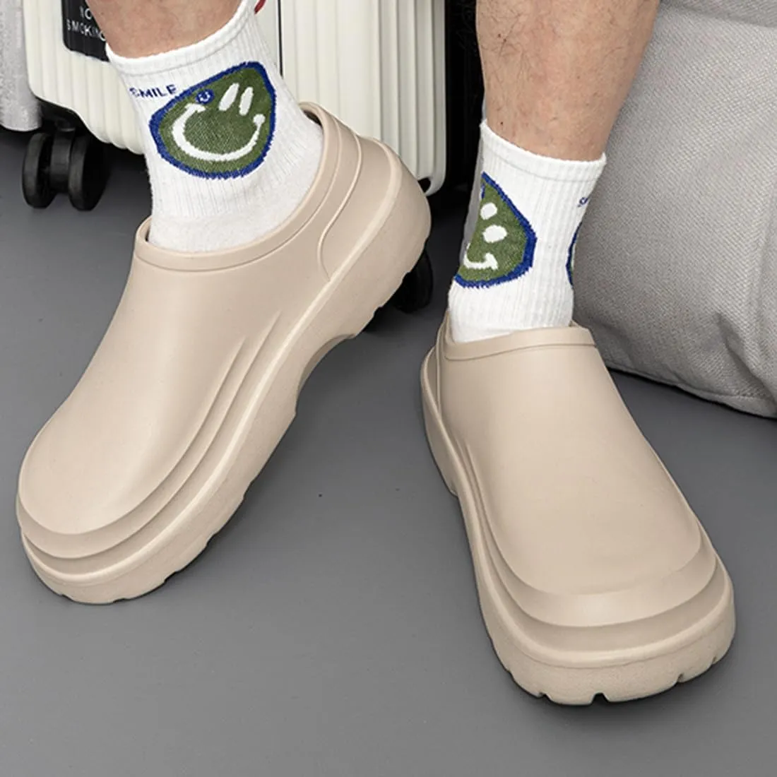 Harssidanzar Mens Clogs, Chef Shoes for Men,Garden Shoes,Slip On Work Shoes for Food Service, Garden, or Nursing HM201US