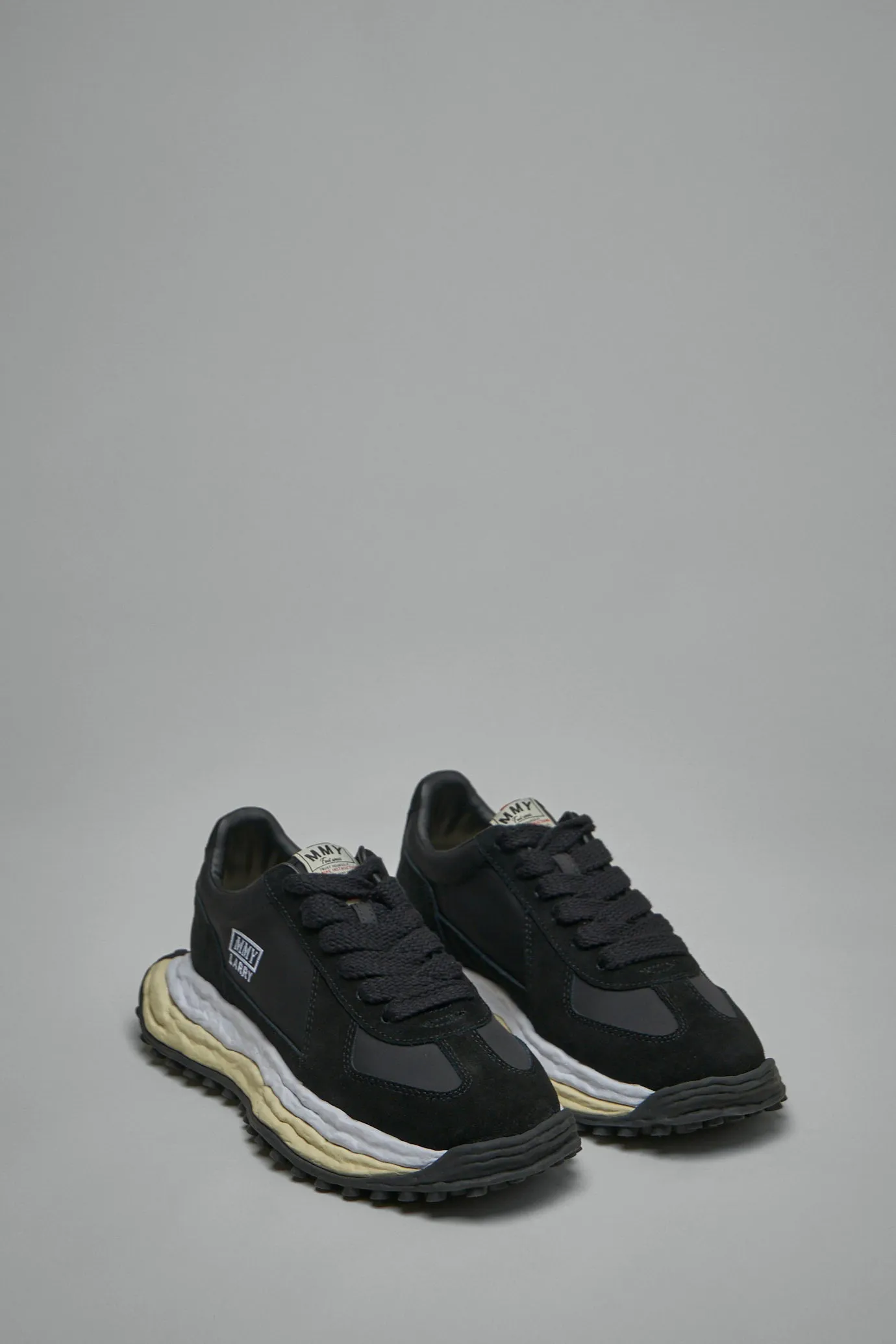 LARRY Low-Top Sneaker