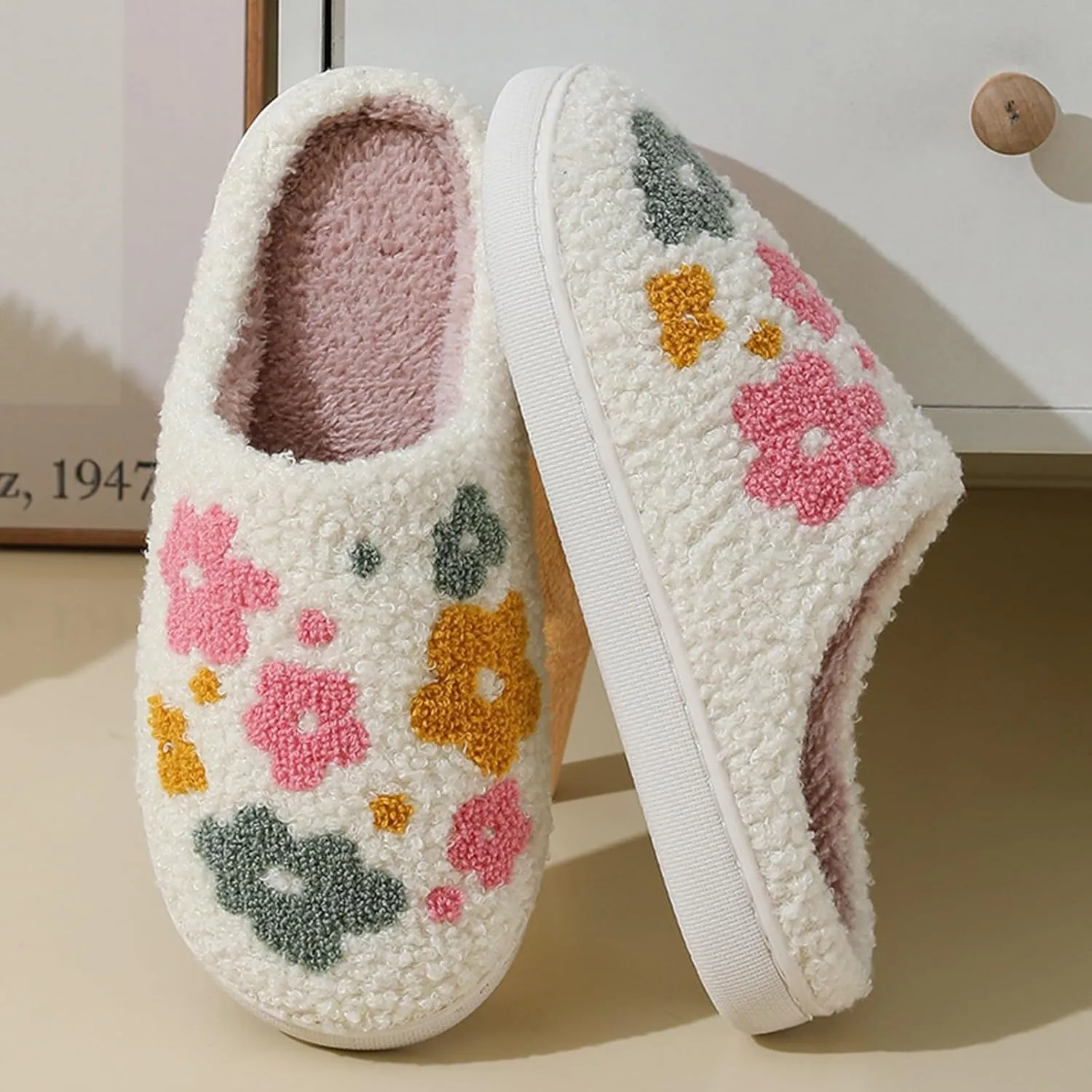 LNERIP Animal Slippers Fruit Slippers Plant Slippers Various Cartoon Patterns Fluffy Soft Memory Foam Retro Indoor Outdoor Home Couple Shoes