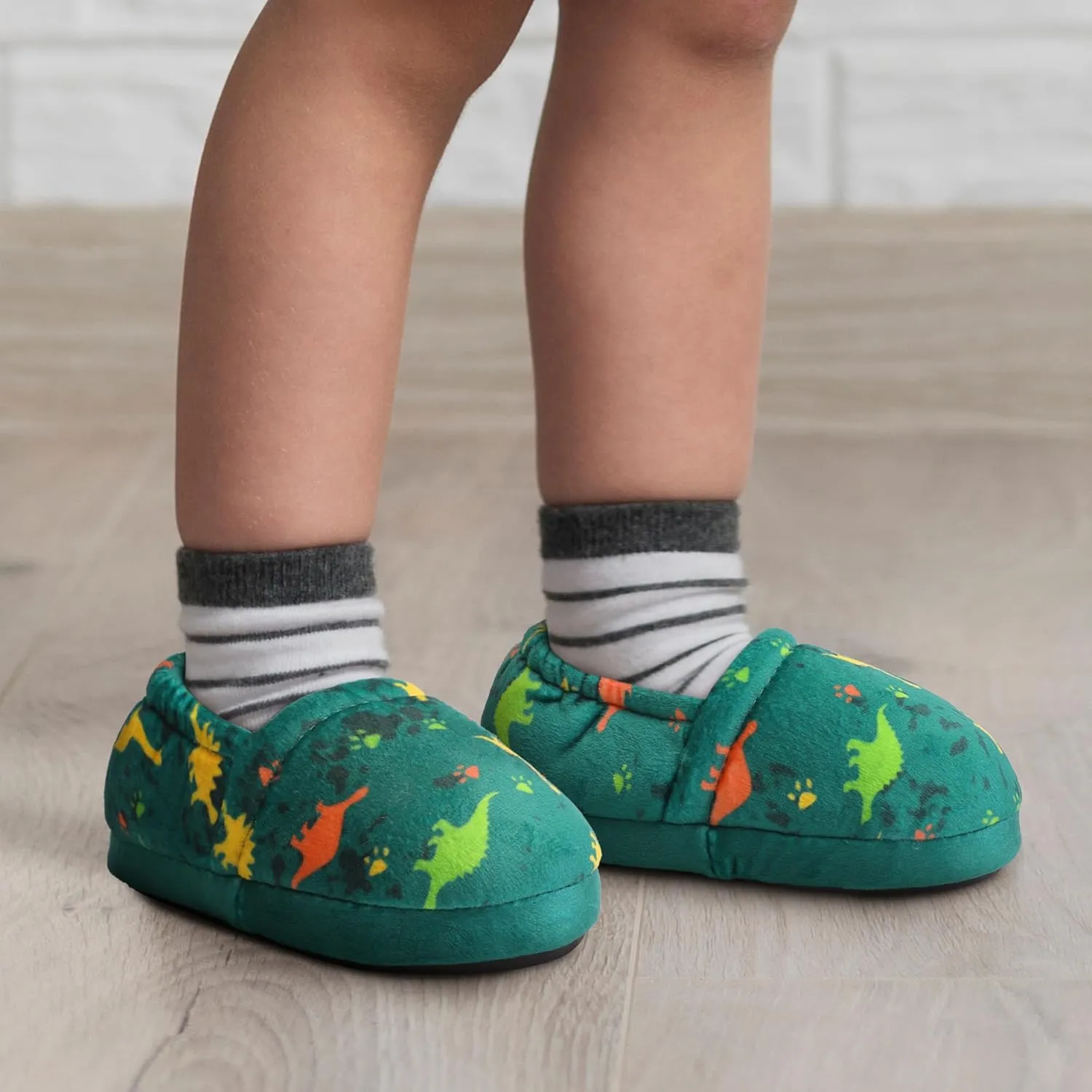 MIXIN Boys Slippers Indoor House Slippers Bedroom Dinosaur Soft Warm Boys House Shoes with Memory Foam