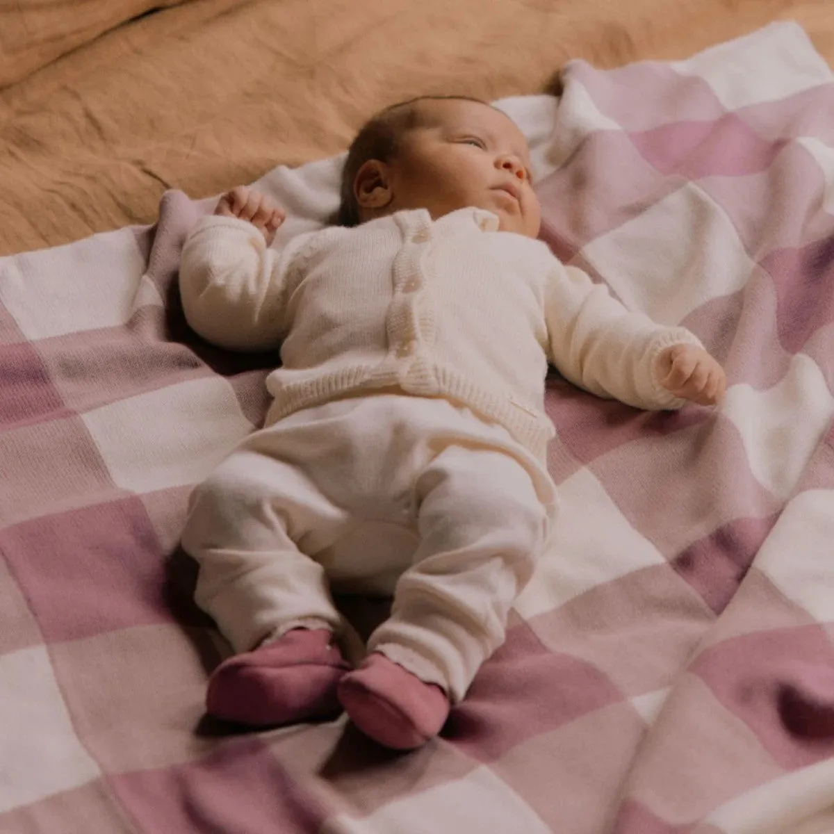 NATURE BABY - LAMBSKIN BOOTIES: RHUBARB