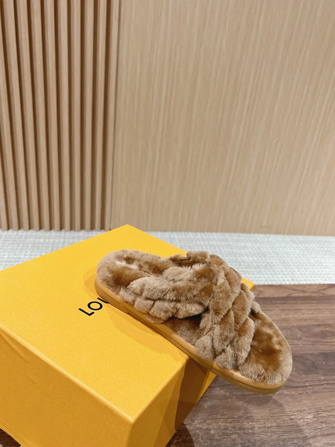 New wool embroidered flat slippers