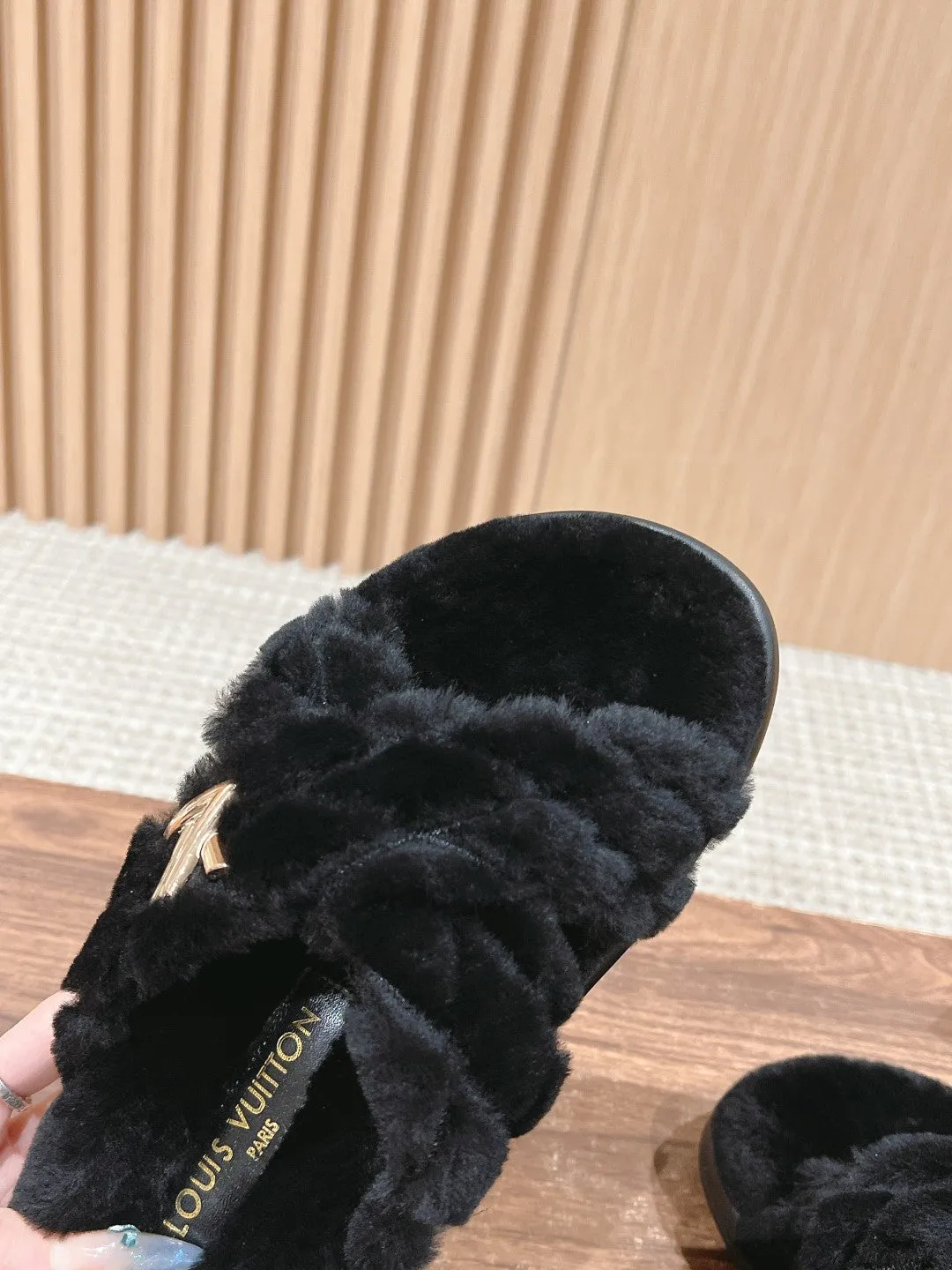 New wool embroidered flat slippers