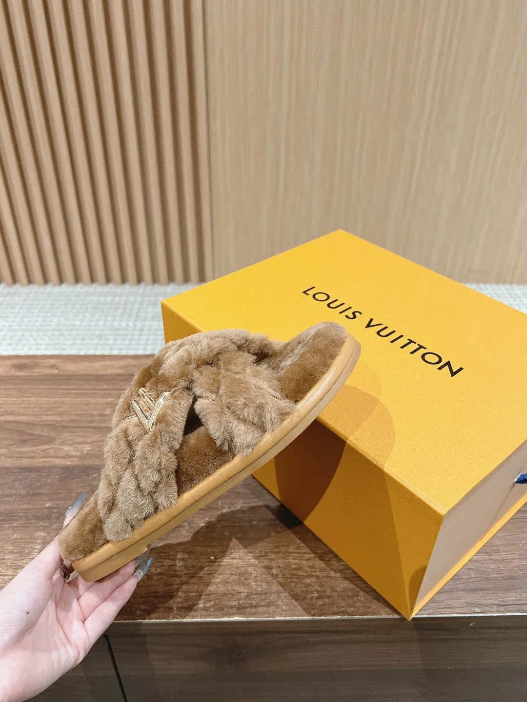 New wool embroidered flat slippers
