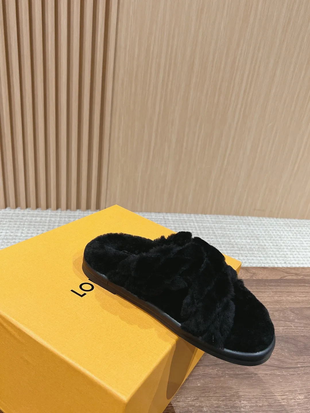 New wool embroidered flat slippers