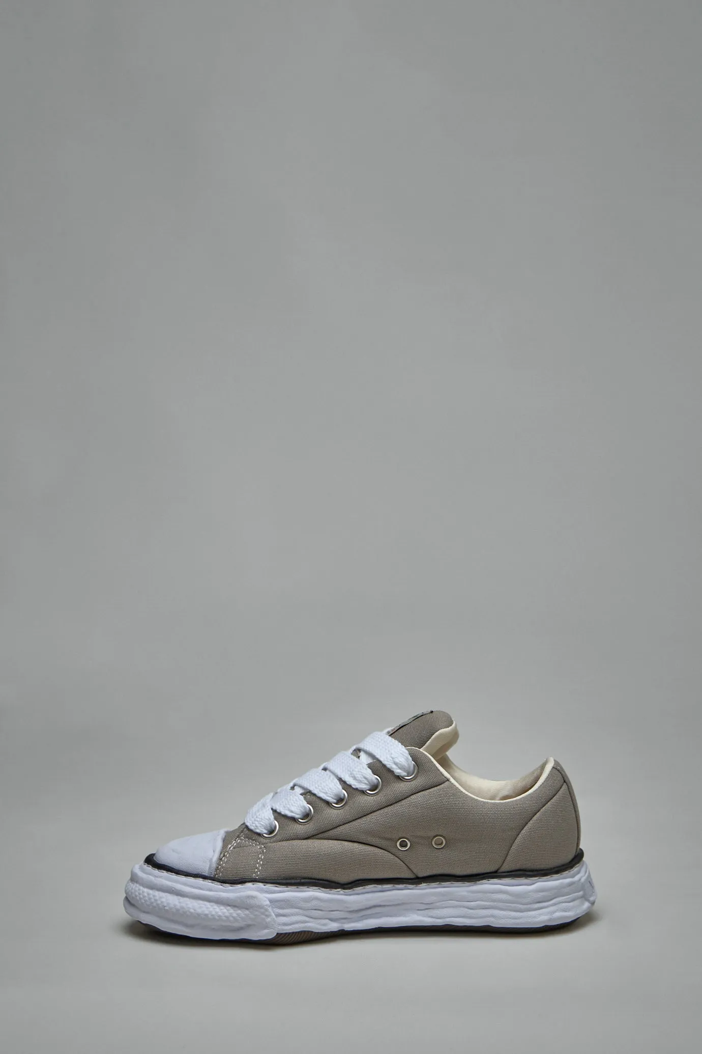PETERSON 23 Padded Low Top Sneaker
