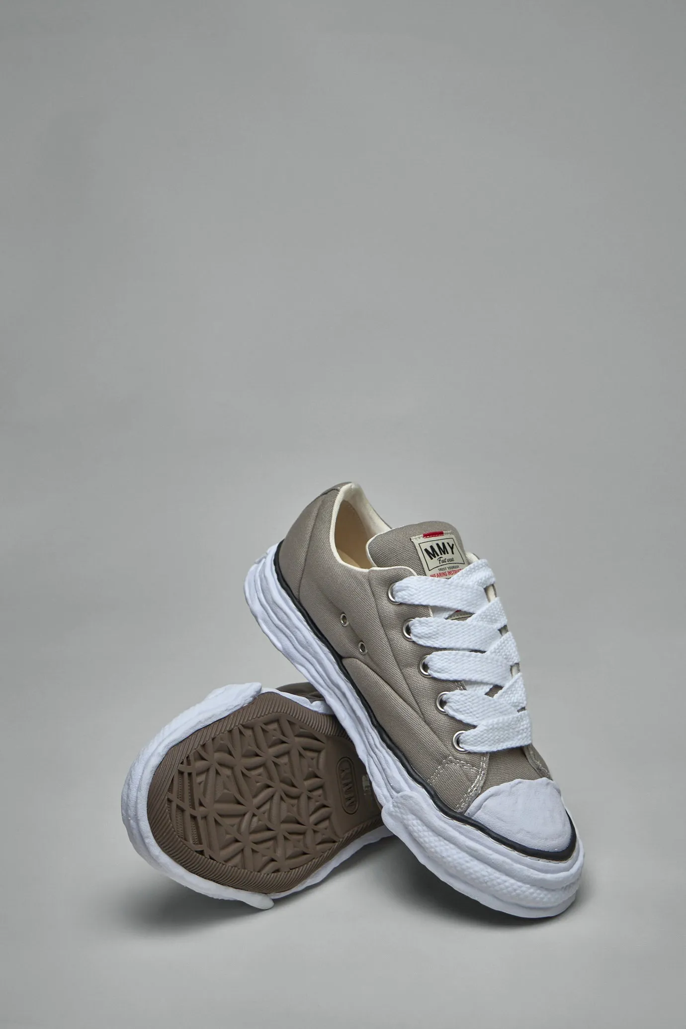 PETERSON 23 Padded Low Top Sneaker