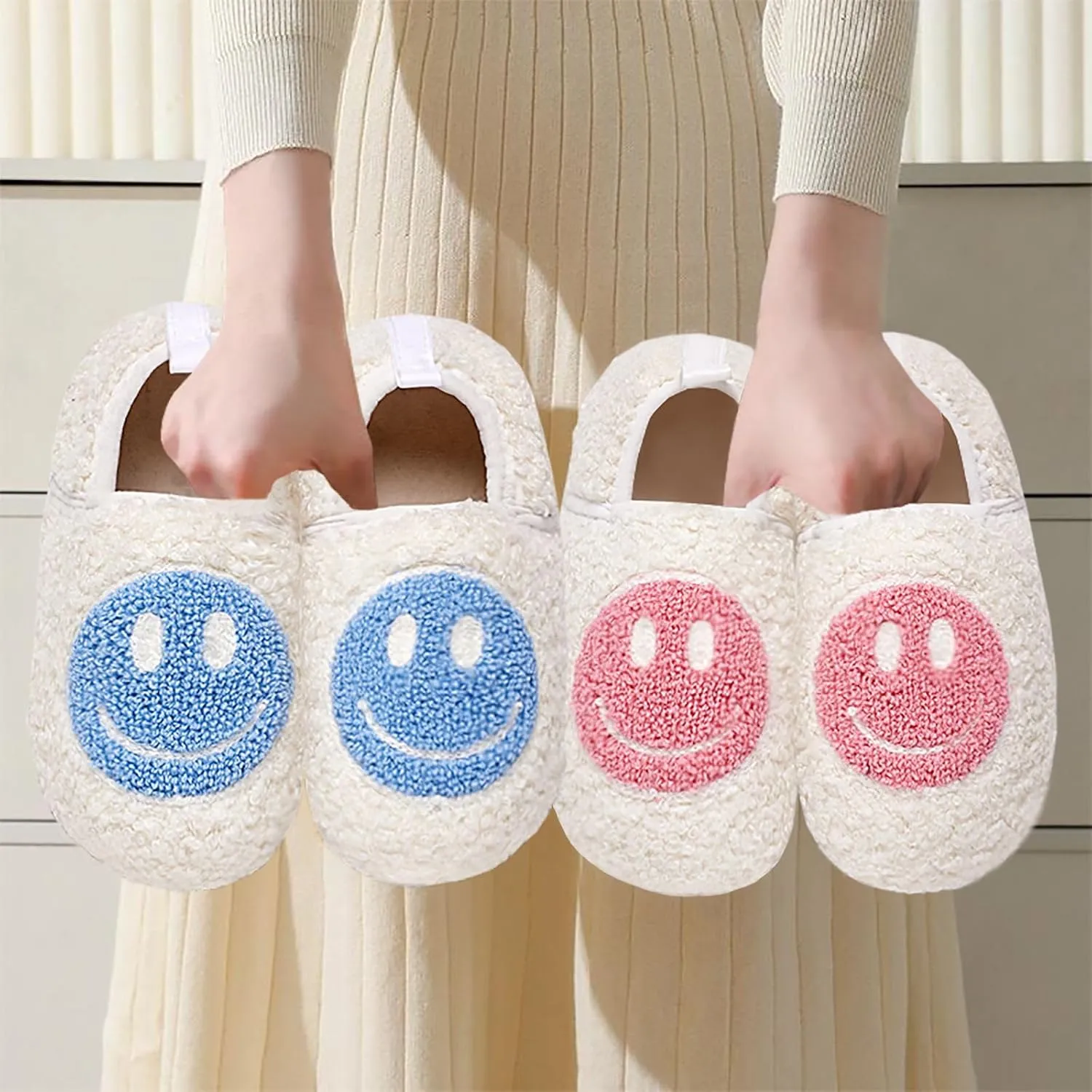 Smile Face Slippers Soft Plush Happy Face Home Slippers Closed Back with Memory Foam Non-slip Rubber Sole House Shoes Cute Indoor Slippers for Women Man