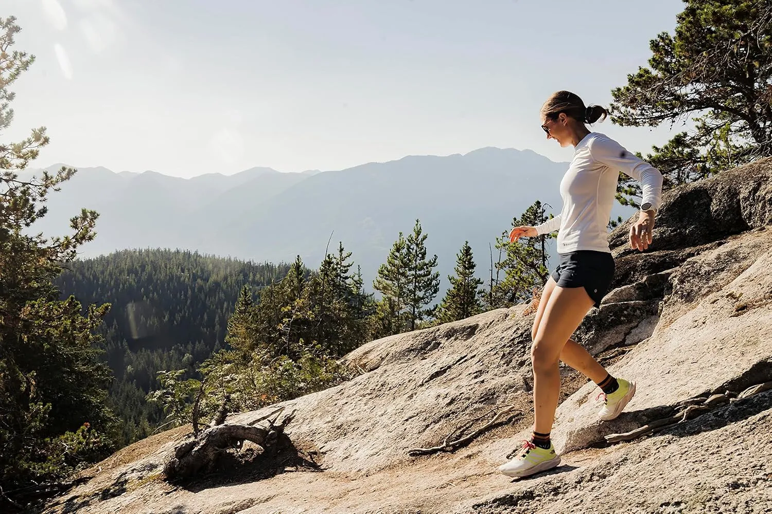 Swiftwick - FLITE XT TRAIL Quarter Crew Trail Running and Hiking Socks
