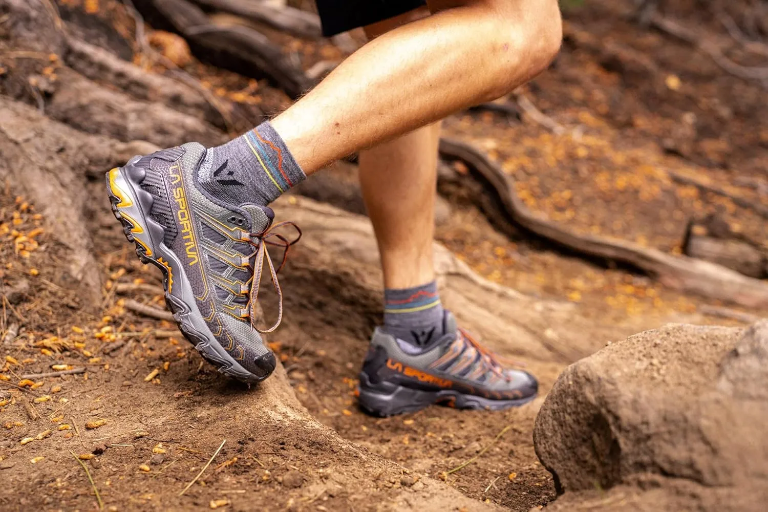 Swiftwick - FLITE XT TRAIL Quarter Crew Trail Running and Hiking Socks