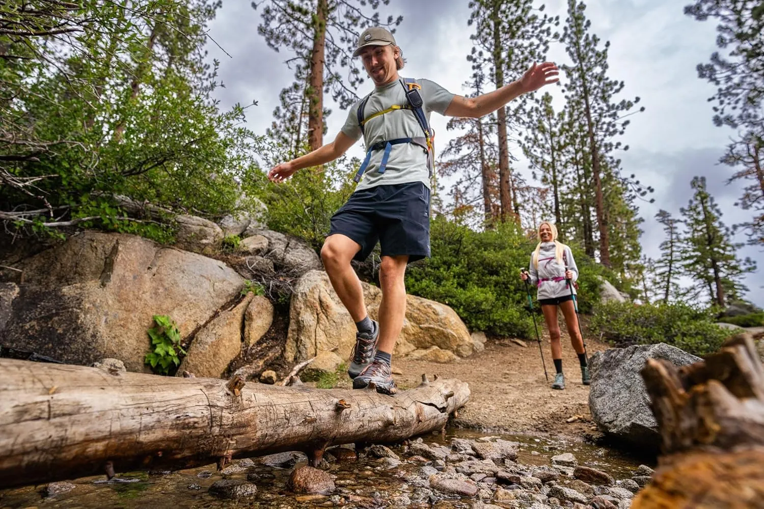Swiftwick - FLITE XT TRAIL Quarter Crew Trail Running and Hiking Socks