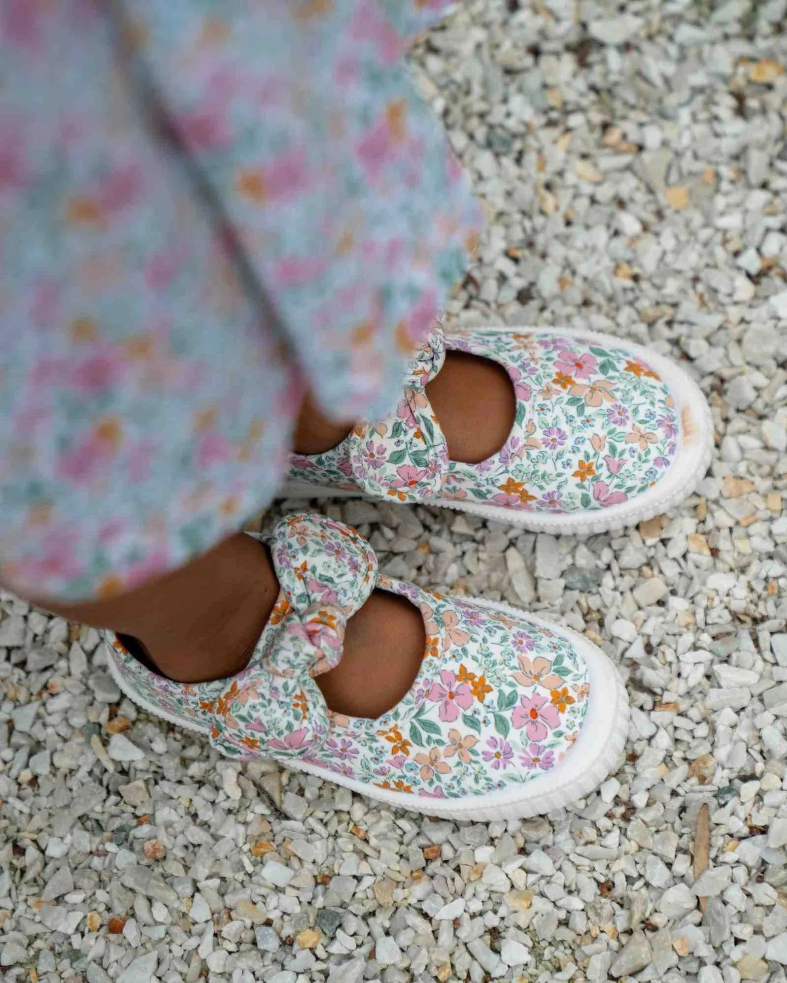 Walnut Melbourne - Millie Canvas - Ditzy Meadow