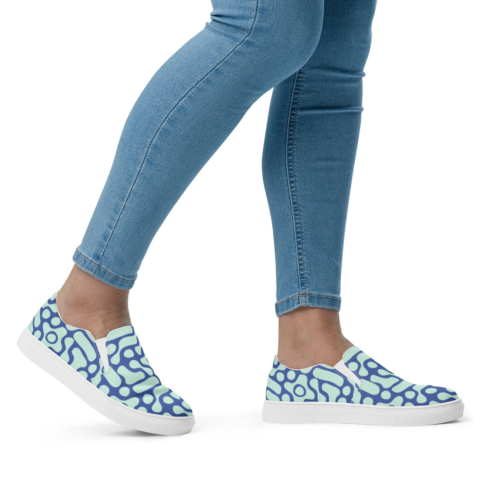 Warped slip-on shoes