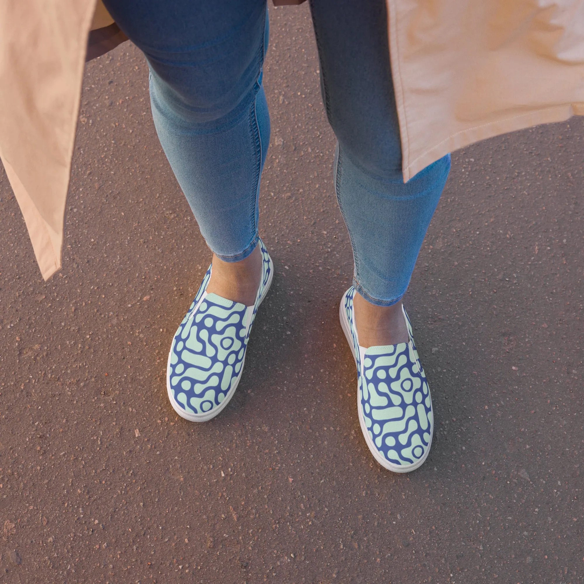 Warped slip-on shoes
