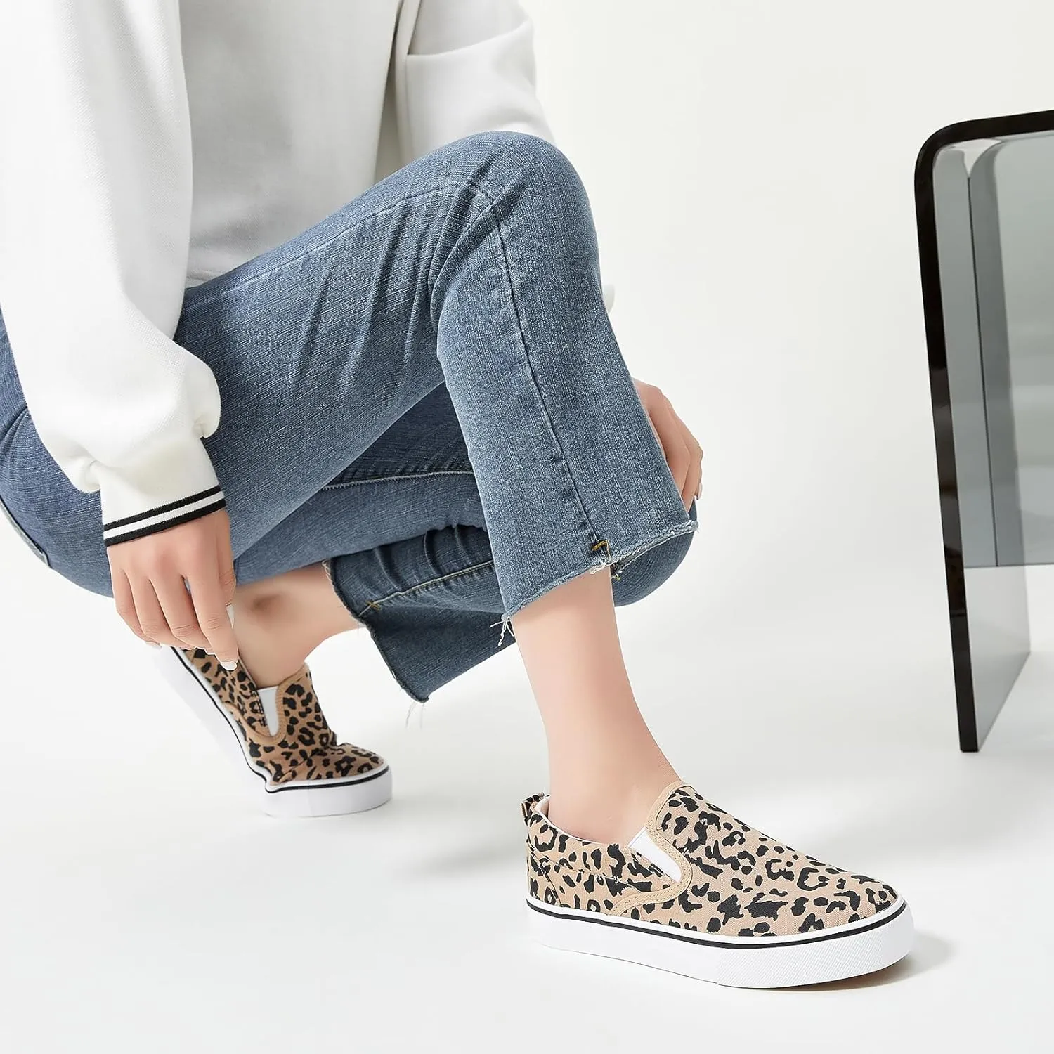 Women's Slip on Shoes Canvas Sneakers Loafers Non Slip Shoes Low Top Casual Shoes