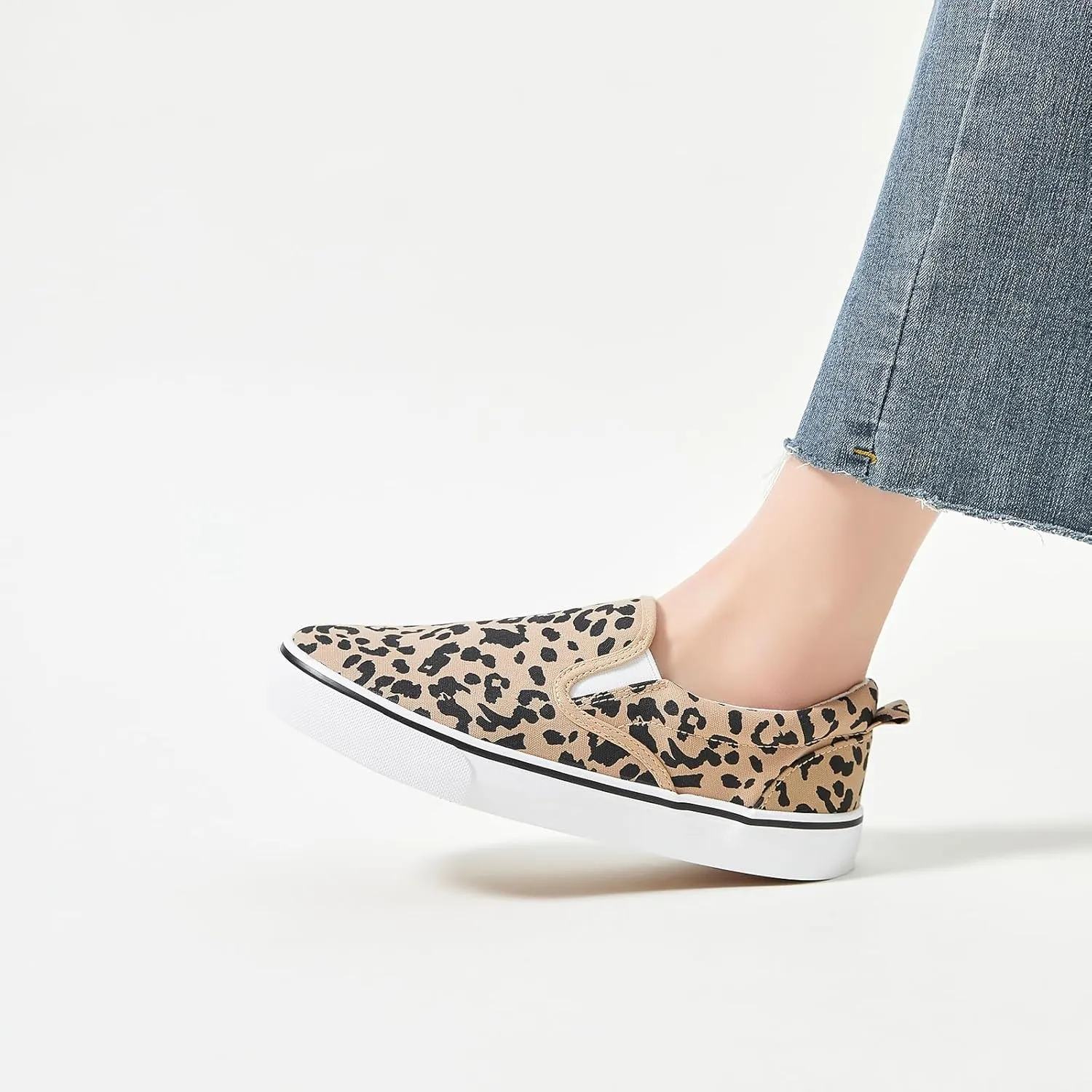 Women's Slip on Shoes Canvas Sneakers Loafers Non Slip Shoes Low Top Casual Shoes