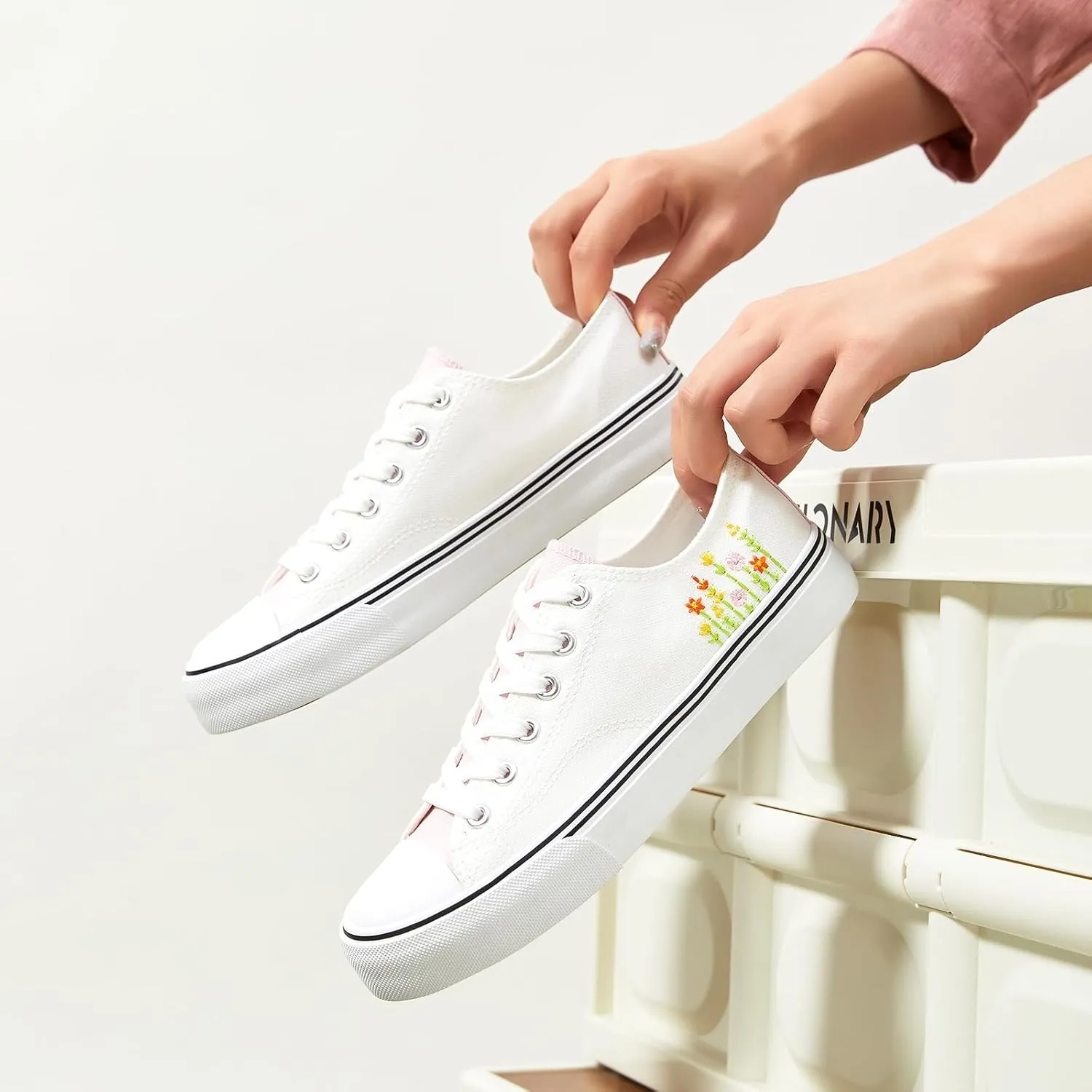 ZGR Womens Low Top Canvas Shoes,Lace up Canvas Sneakers,Casual White Tennis Walking Shoes